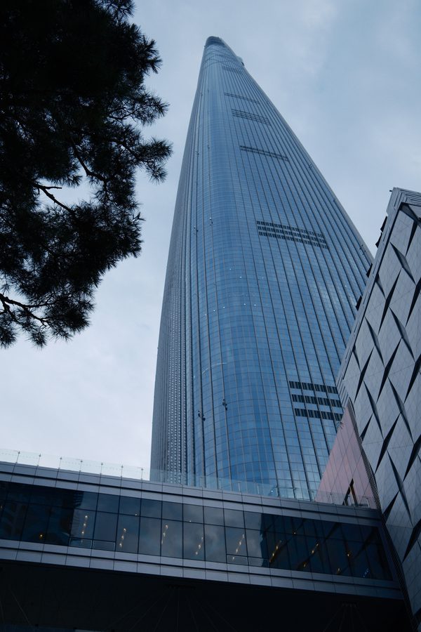 Lotte World Tower снизу.