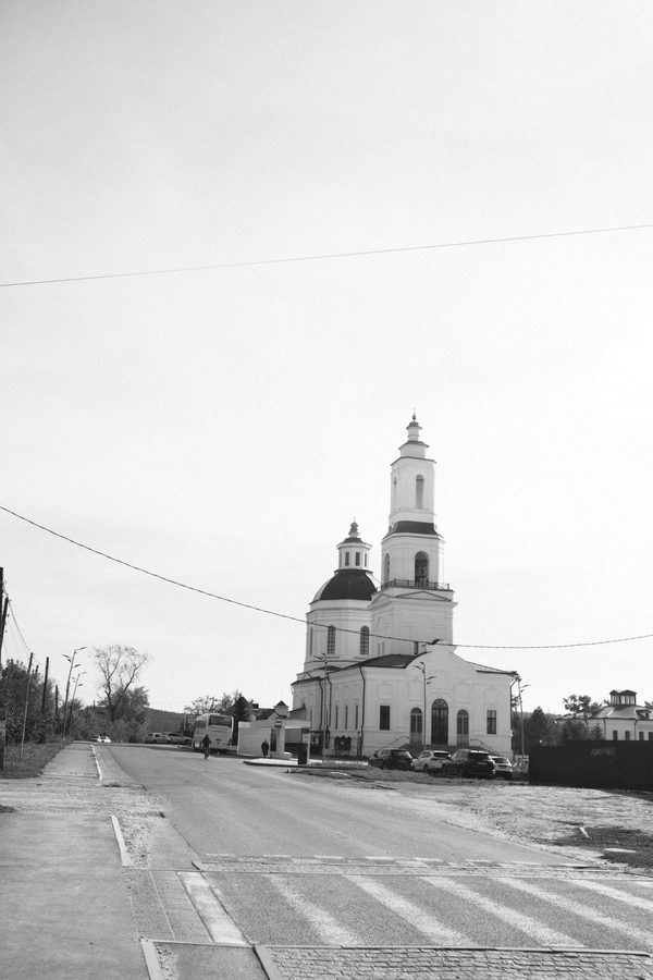 Храм в конце улицы, как точка в конце предложения.